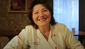 «Ультра Family» перетворився на «Ultra бабуся»: Слов’янський ресторан працює у Чернівцях