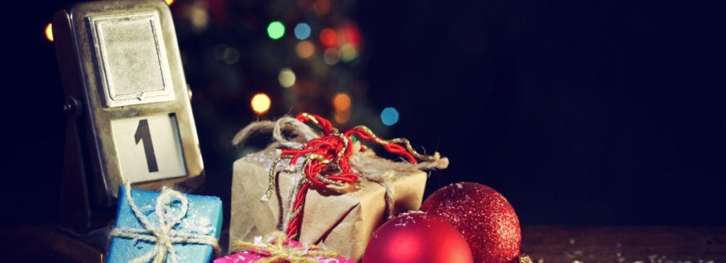 Довгі святкові вихідні: як працюватимуть пошти та банки