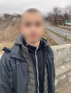 У Слов’янську патрульні виявили чоловіка з пакетиком речовини, схожої на наркотичну