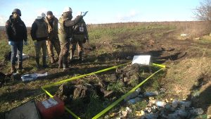 Тіла на обмін. В Долині на Донеччині ексгумували загиблих російських десантників