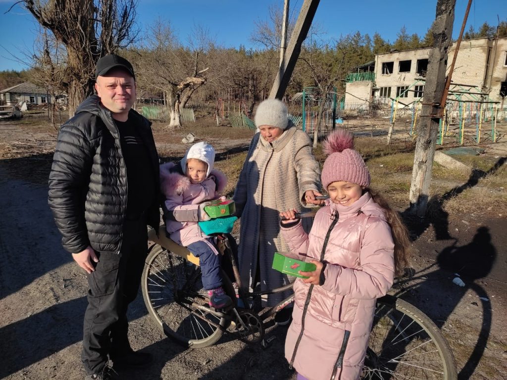 Дітей з деокупованих територій Донеччини із Днем Святого Миколая привітали прокурори
