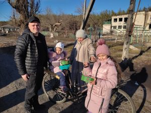Дітей з деокупованих територій Донеччини із Днем Святого Миколая привітали прокурори