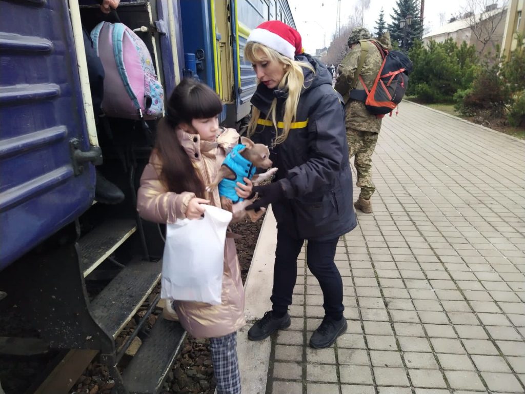 На Донеччині у святкові дні тривала обов’язкова евакуація цивільного населення