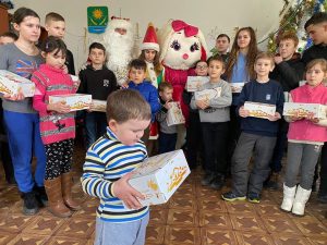 Слов’янські аніматори привітали малечу Маяківського та Хрестищенського округів Святогірської громади