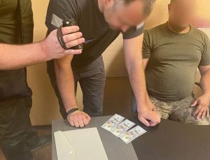 Очільника Краматорського військкомату підозрюють у хабарі в 1300 доларів за довідку про непридатність до служби