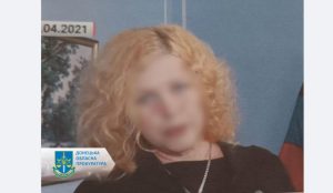 Шиє одяг для окупантів – заочно судитимуть директорку Сніжнянської швацької фабрики «Сніжинка»