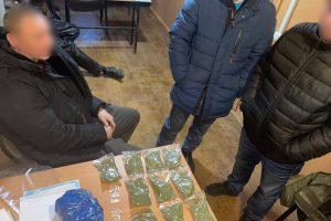 Спроба провезти наркотики через блокпост завершилася кримінальним фіаско