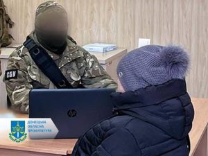 Збирала дані про місцевих мешканців в окупованому Лимані – повідомлено про підозру псевдоголові мікрорайону