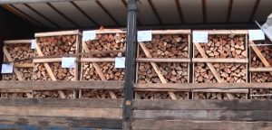 Благодійники відправили мешканцям Лиману 28 тонн найкращих дров