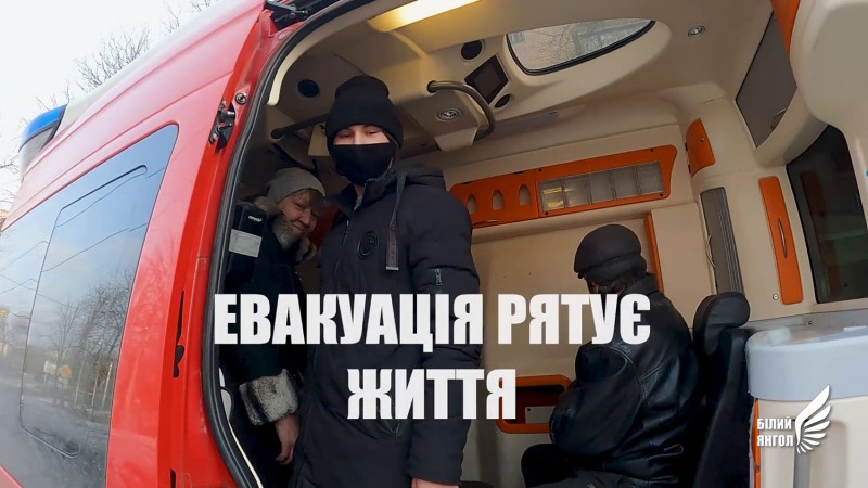 У Бахмуті «Білі Янголи» шукають людей під обстрілами