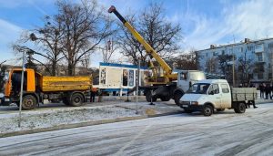 У Краматорську вирішили демонтувати стенд НКМЗ, який було розташовано у сквері «Профспілок»