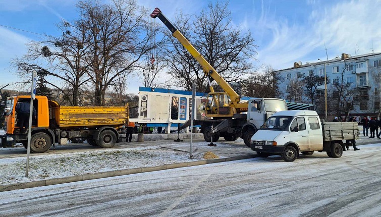 У Краматорську вирішили демонтувати стенд НКМЗ, який було розташовано у сквері «Профспілок»