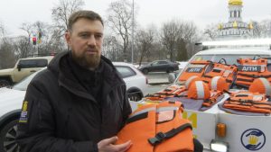 Національна поліція отримала 500 бронежилетів та броньований автомобіль для евакуації дітей із зони бойових дій