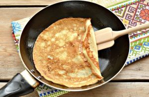 Щоб млинці не прилипали: секретний інгредієнт, яким користувалися ще наші бабусі