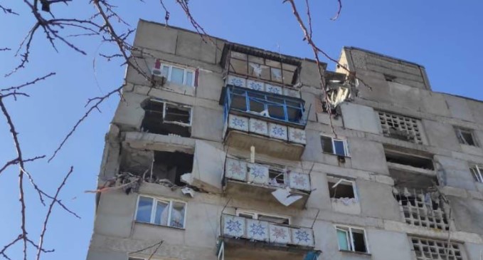 Український Нью-Йорк під російським обстрілом — пошкоджено 9-поверхівку
