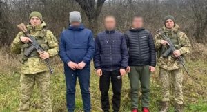 На кордоні за добу затримали 10 ухилянтів з гумовими човнами та гідрокостюмами, – Держприкордонслужба