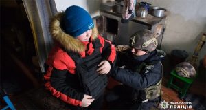 Родину яка не хотіла виїжджати з Авдіївки позбавили опікунських прав щоб врятувати дитину