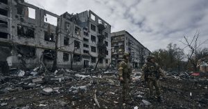 РФ застосовує некеровані ракети для обстрілу Бахмута: український військовий розповів про ситуацію у місті