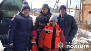 «Білі янголи» вивезли з села Терни Лиманської громади всіх дітей