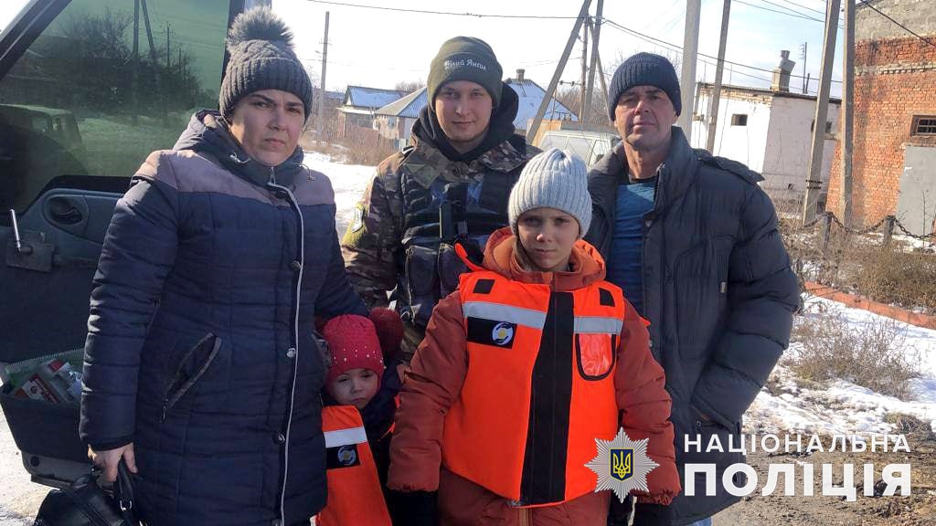 «Білі янголи» вивезли з села Терни Лиманської громади всіх дітей