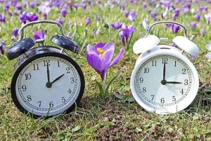 Уперед або назад: куди переводити стрілки годинника під час переходу на літній час
