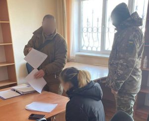 Прислужувала окупантам за гроші – викрито чергову колаборантку з Лиману