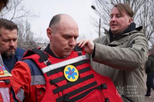 Медики Донеччини отримали бронижилети від волонтерів зі Львова