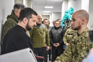 Володимир Зеленський відвідав військовий шпиталь на Донеччині