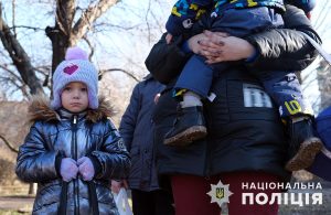 З українського Нью-Йорка поліцейські евакуювали родину з трьома дітьми, найменшому – півтора року