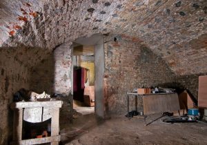 Укрытия в Донецкой области: полтысячи обустроены на предприятиях, остальные — подвалы многоэтажек