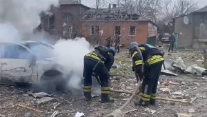 Сьогодні зранку ворог вдарив по центру Слов’янська. На місті події працює ДСНС (відео)