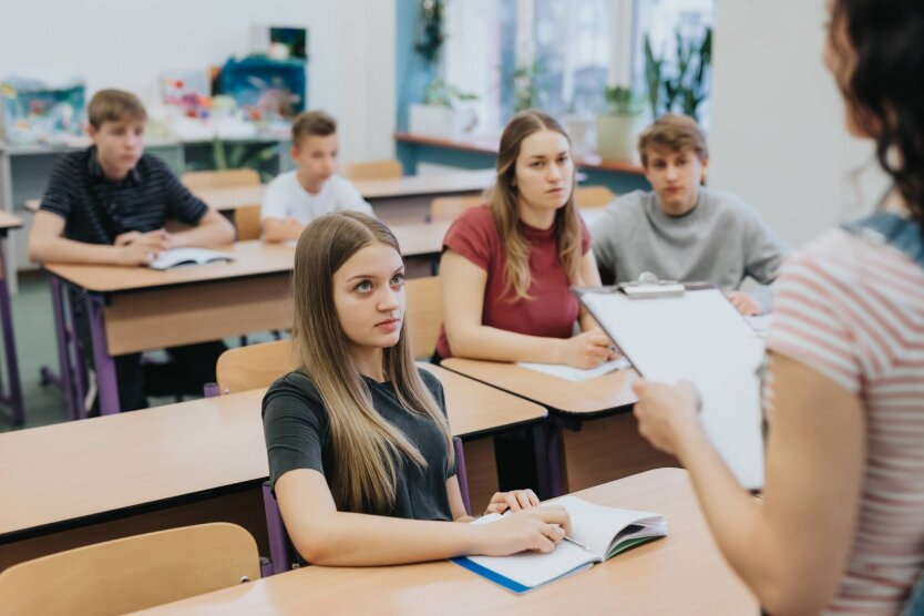 Вместо русского: в школах Украины вернут преподавание на двух языках