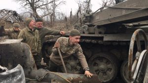 БМП-донор. Гвардійці вивезли бойову машину піхоти армії РФ з села на Донеччині