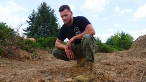 “Ми заплатили окупантам по три тисячі за тіло”. Олексій Юков розказав про пошук вбитих на війні