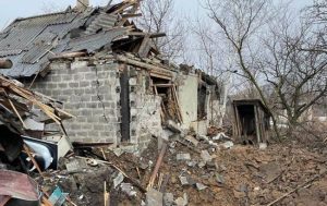 В Донецькій області внаслідок обстрілів загинула жінка, багато поранених