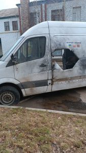 Під Бахмутом російські окупанти розстріляли авто із польськими волонтерами: є поранені