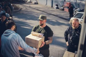 «Наш фонд більше ні ногою в цей розсадник ждунів»: футболист Роман Зозуля об отправке гумпомощи в Святогорскую лавру