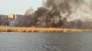 У Слов’янську горіли озера (відео)