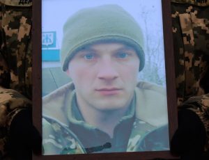 У Красилові попрощалися із загиблим воїном зі Слов’янська Іваном Анненковим