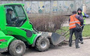Ті, хто втратив роботу через війну: у Слов’янську розпочали весняне прибирання