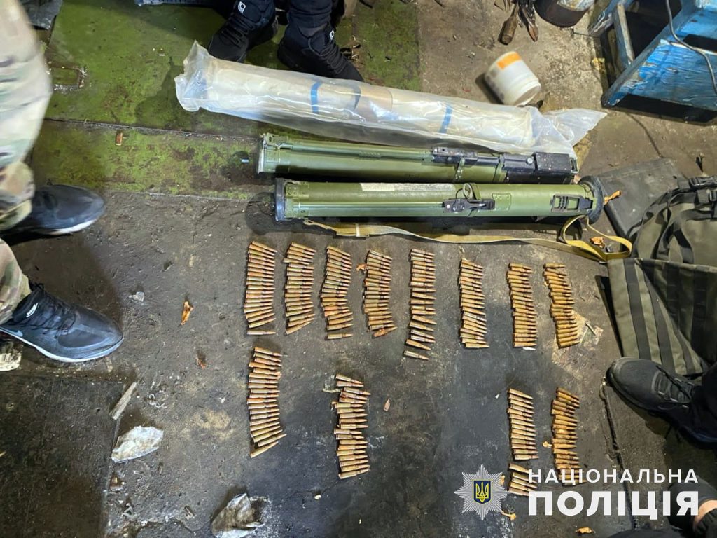 Поліція Донеччини нагадує: незаконне зберігання зброї несе небезпеку для життя та загрожує кримінальною відповідальністю