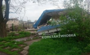 російська армія завдала удару по туалету та аптеці на центральному ринку Костянтинівки