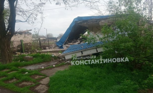 російська армія завдала удару по туалету та аптеці на центральному ринку Костянтинівки