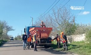 Життя триває: у прифронтовому Слов’янську ремонтують дороги