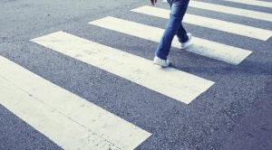 В Україні пішоходів масово штрафують за “популярне” порушення правил: скільки доводиться заплатити