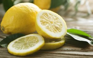 Що буде, якщо пити воду з лимоном вранці: будьте обережнішими