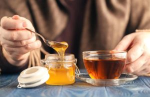 Колосальна шкода для організму: що буде, якщо пити чай з медом щодня