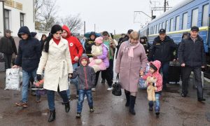 На Житомирщину прибув перший евакуаційний потяг з Донеччини