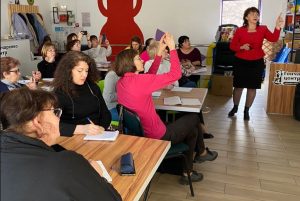 «Для багатьох це питання стало принциповим»: вчителька з Донеччини у Кропивницькому навчає української мови