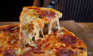 Швидка піца на сковороді: рецепт, у якому не потрібно розкачувати тісто